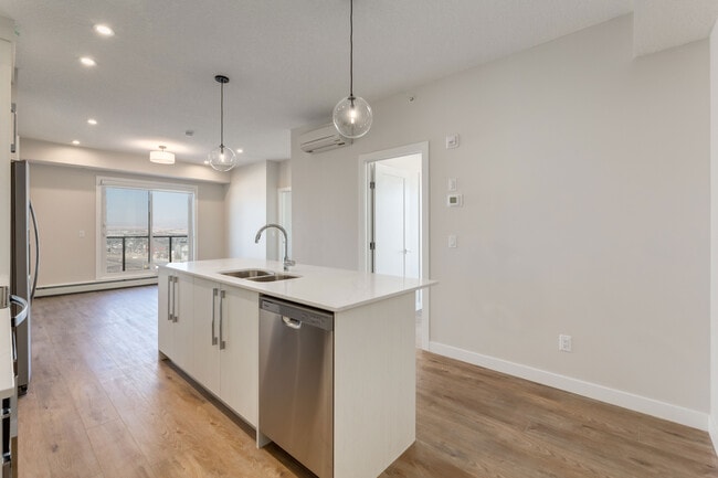Building Photo - Suite D - 3 Bed/2 Bath