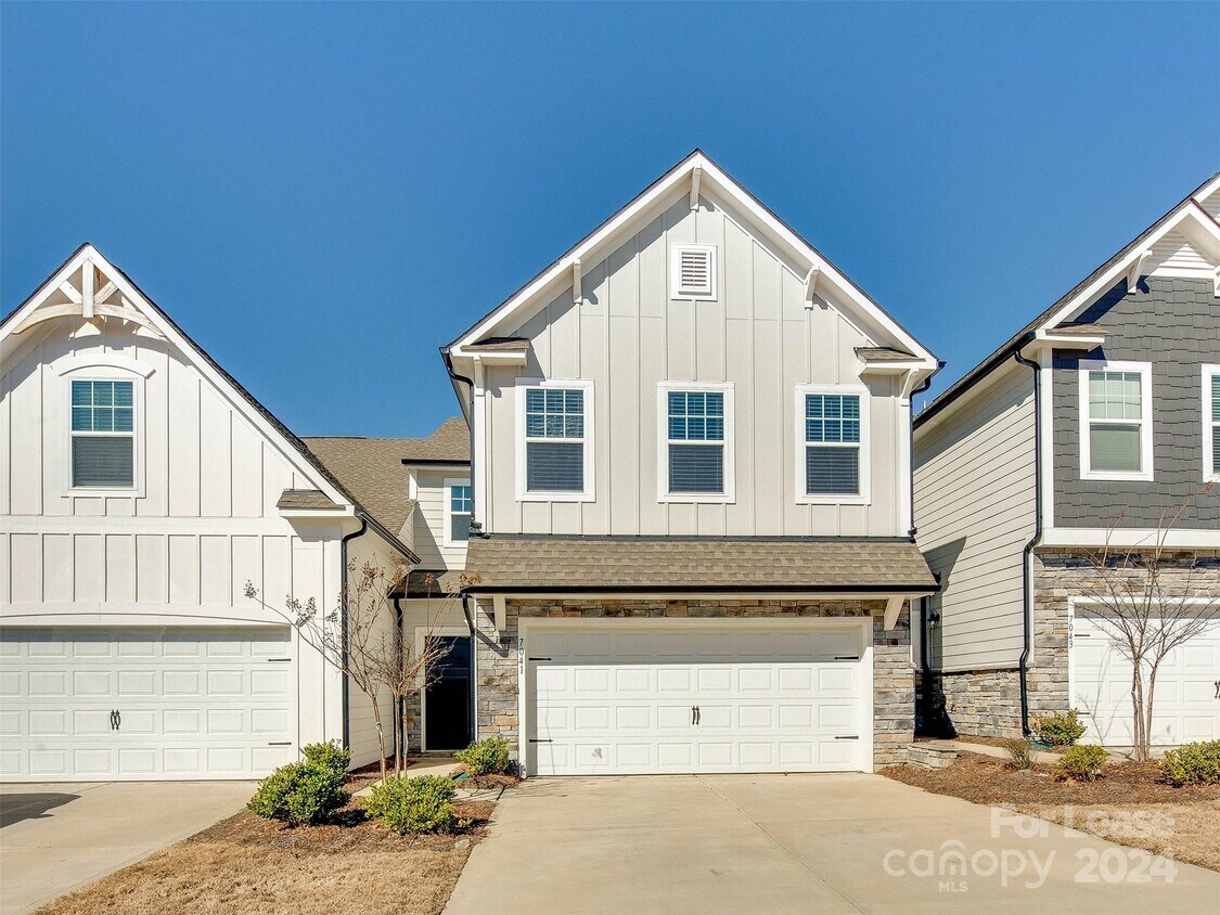 Foto principal - 7041 Duncan Acres Dr