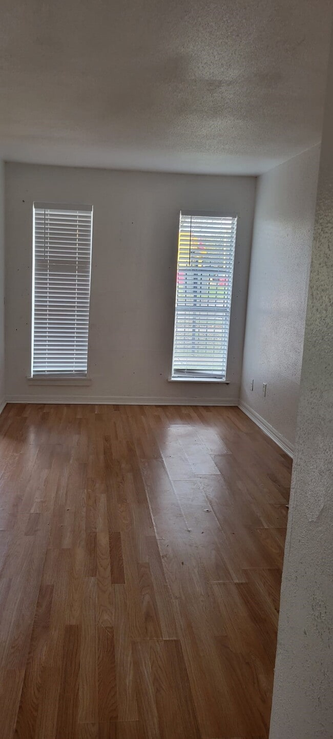 Foto del edificio - 5625 Antoine Dr