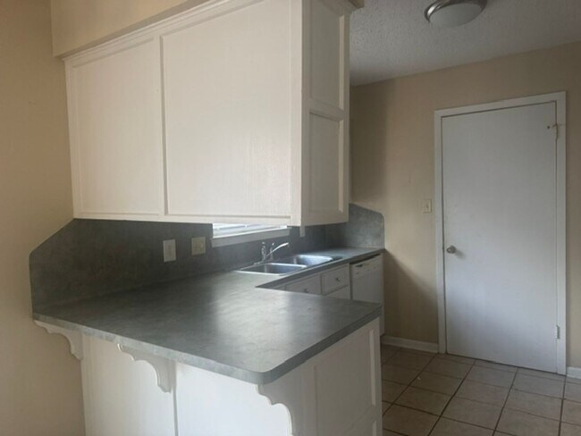Foto del edificio - 510 Rosedale Dr