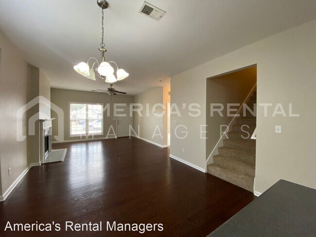 Foto del edificio - 3 br, 3 bath House - 2185 Village Lane
