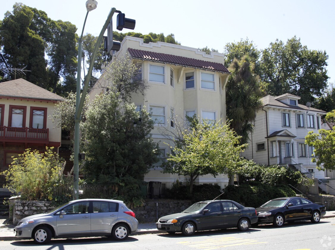 Building Photo - 2654 Harrison St