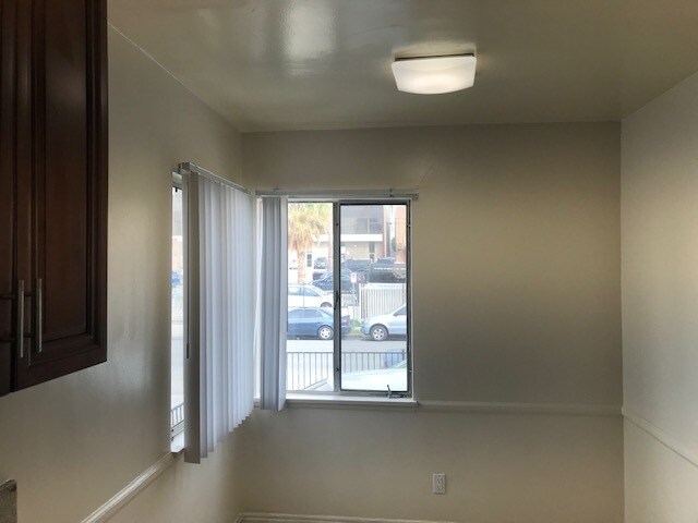 Building Photo - 3914 Ingraham St