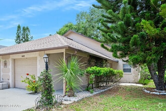 Building Photo - 830 Brimfield Ct