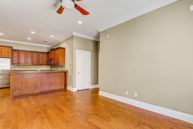 Foto del edificio - 425 East McDonough Street, Unit 102