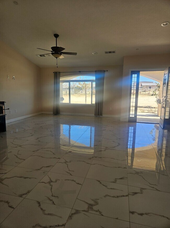 Foto del edificio - STUNNING CUSTOM APPLE VALLEY HOME