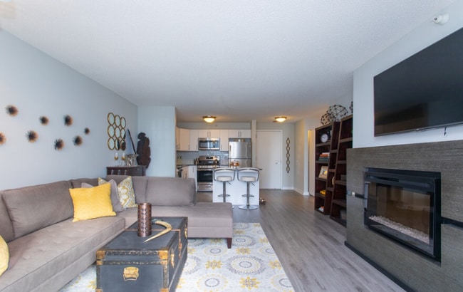 Photo - 547 N Dearborn St Apartment