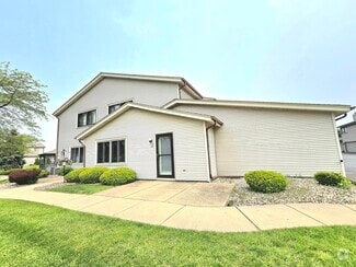 Building Photo - 940 Prairie Dr