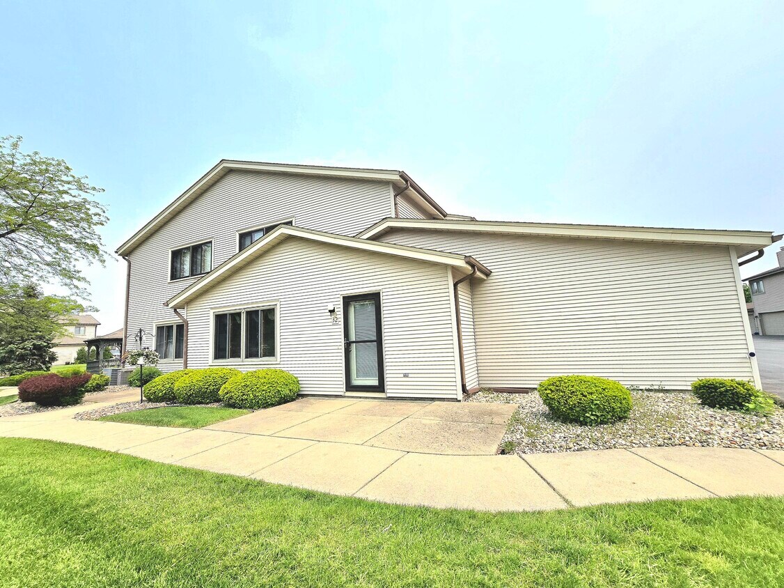 Foto principal - 940 Prairie Dr