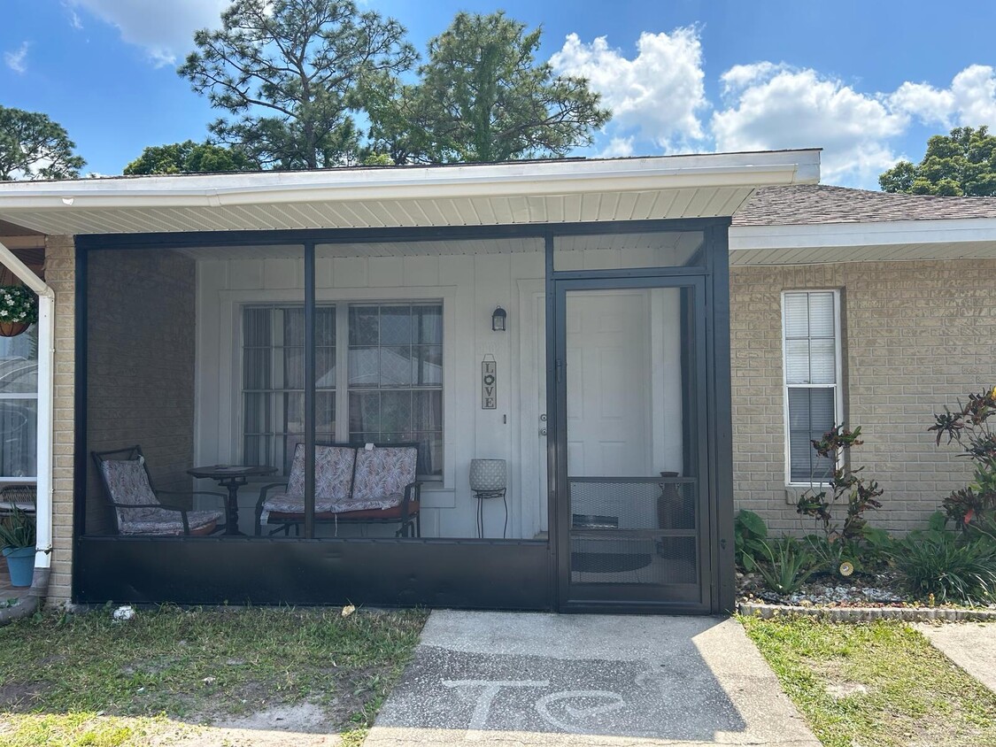 Foto principal - 8082 Parrot Dr