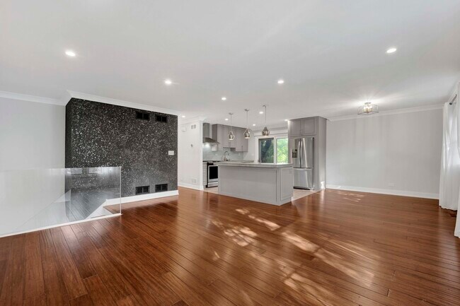 Foto del edificio - 2627 N Ridge Ave