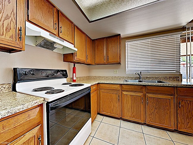 Building Photo - 2 br, 1 bath House - 8829 W Turney Ave