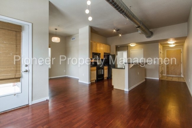 Foto del edificio - LoHi Condo with 2 Assigned Parking Spaces