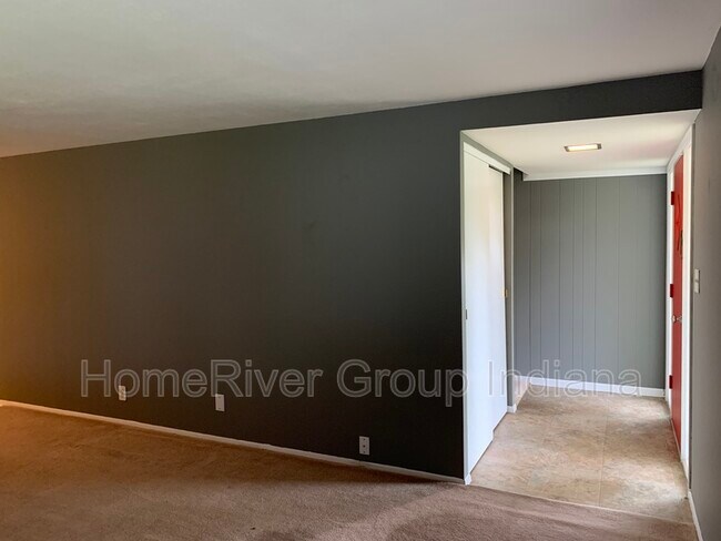 Building Photo - 9409 Granville Pl