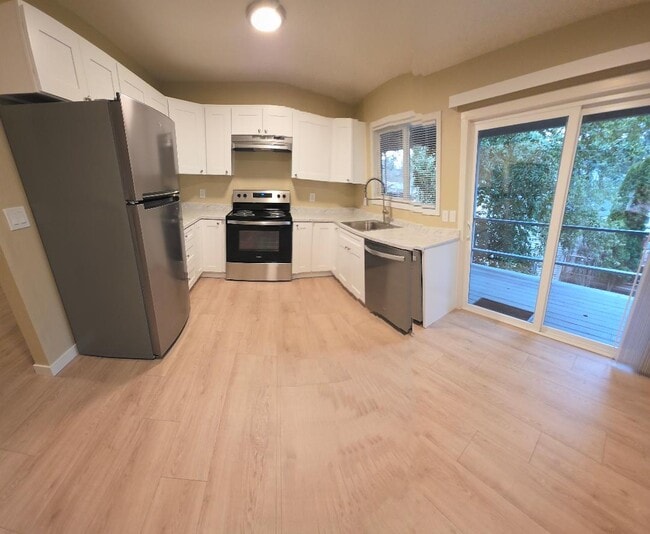 Building Photo - 5055 SW Menlo Dr