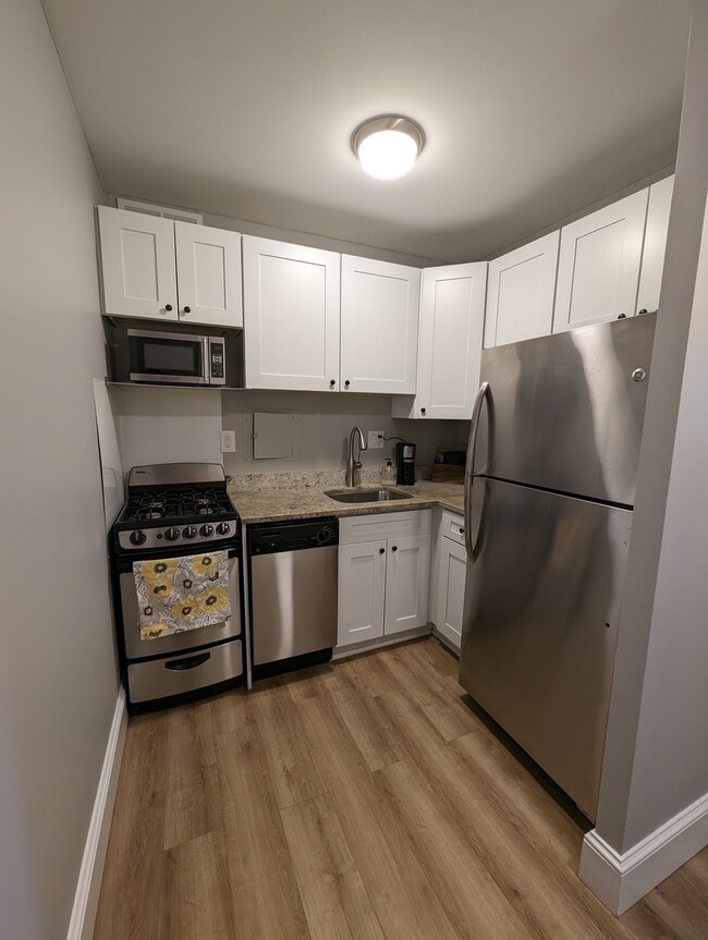 Kitchen - 300 M St SW