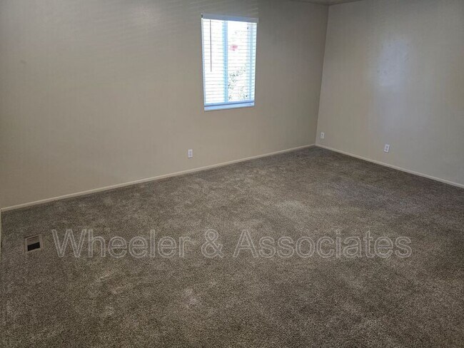 Foto del edificio - 3070 Eccles Ave
