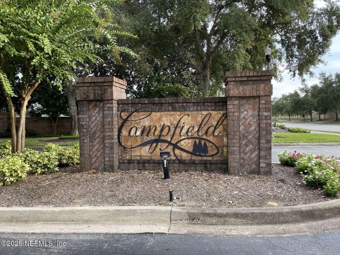 Foto principal - 11251 Campfield Dr