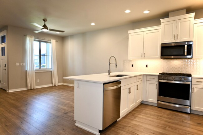 Building Photo - 5493 SE 80th Ave