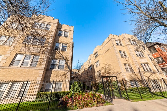 Building Photo - 1118 E Hyde Park Blvd