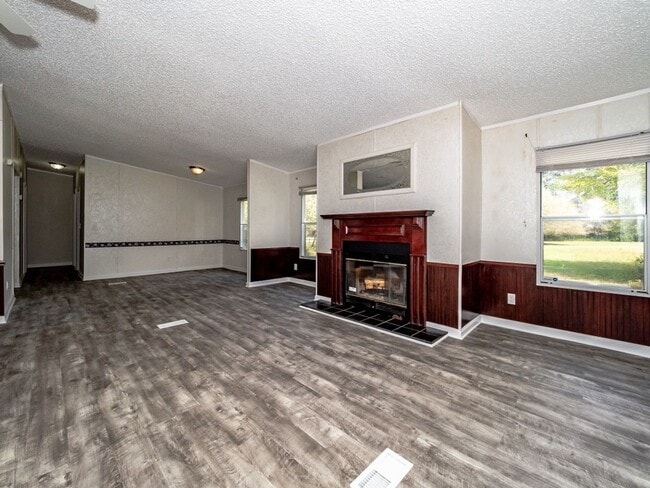 Building Photo - Welcome to this Newly Remodeled  Home in a Stellar Location