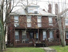 Building Photo - 2182 Summit St