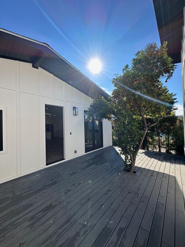 Foto del edificio - 4541 Dockweiler St