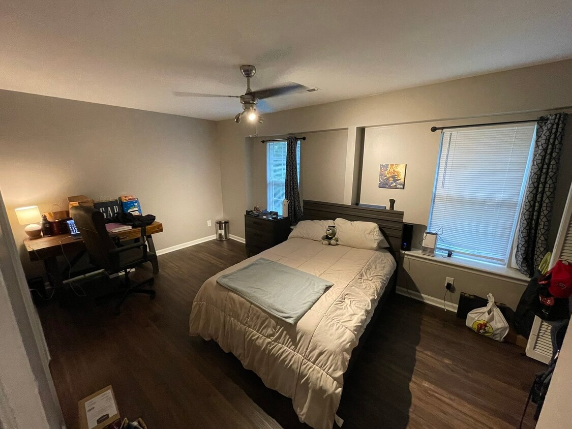 Foto principal - 5783 Forest Lawn Ct