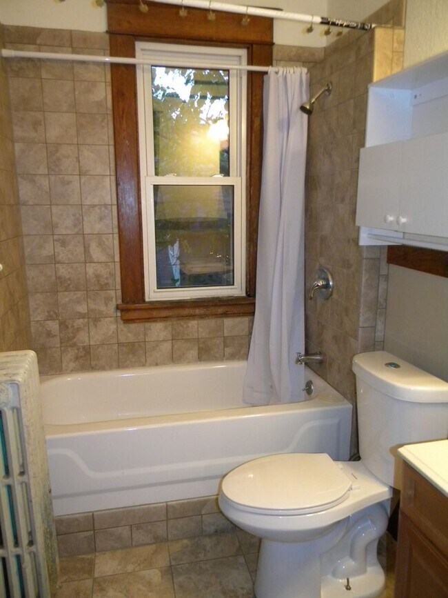 Building Photo - 742BUCH