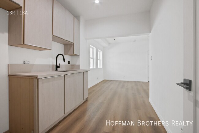 Foto del edificio - 2694 James M Wood Blvd