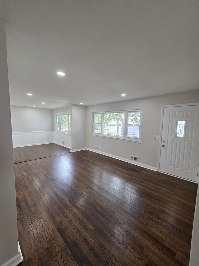Building Photo - 955 Egret Dr