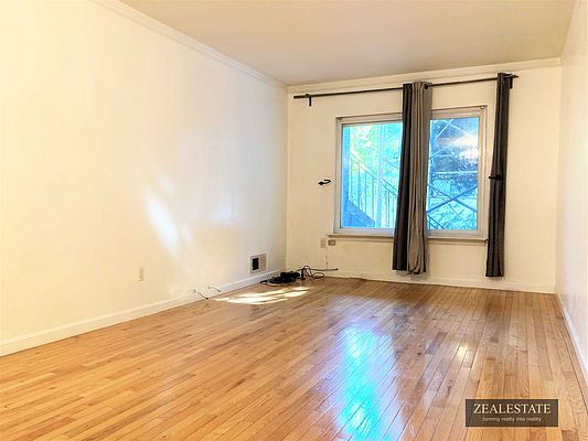 Building Photo - 354 Butler St