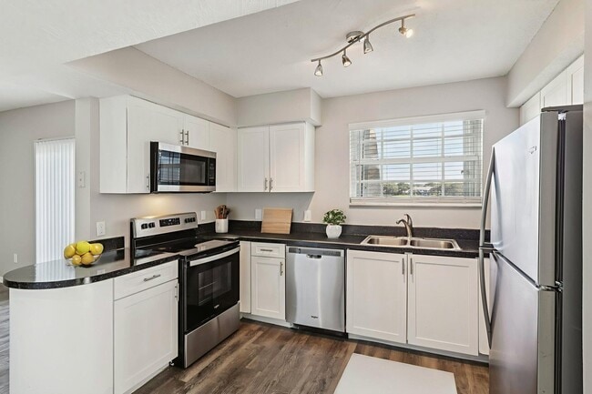 Building Photo - ARIUM Cypress Lakes