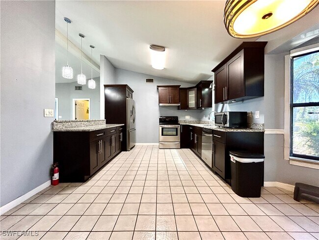 Foto del edificio - 3803 SW 6th Ave
