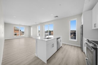 Building Photo - 157 Chestnut St