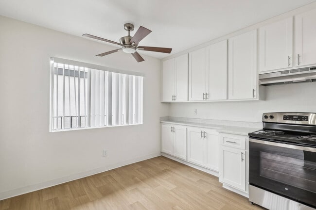 Foto del edificio - Valle at 9209 Kenwood