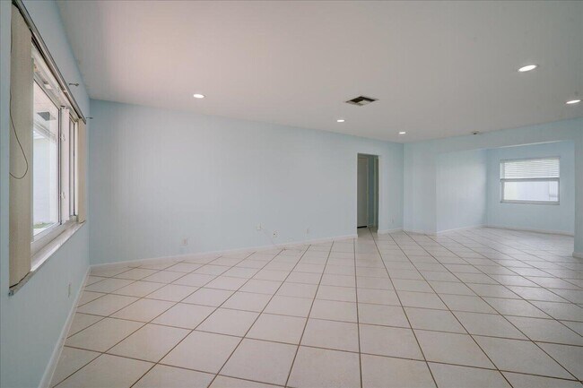 Foto del edificio - 2086 SW 12th Ave
