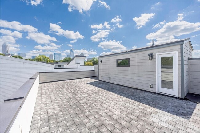 Building Photo - 1008 Westbrook Dr