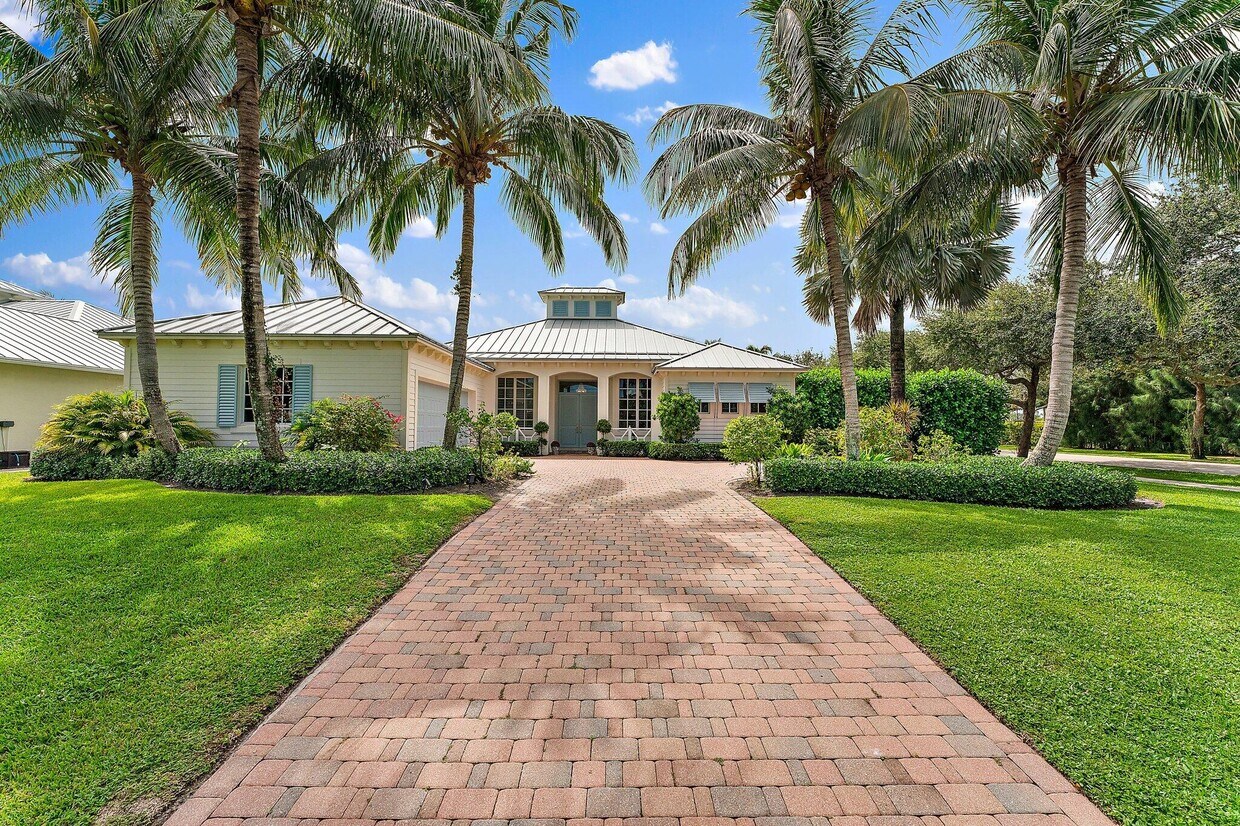 Primary Photo - 4 Tradewinds Cir