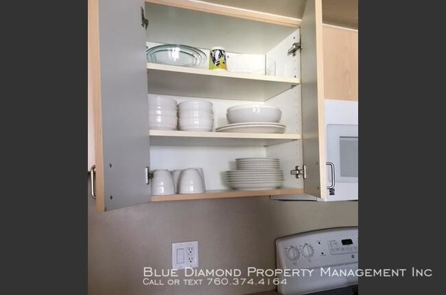 Foto del edificio - THIS IS A VACATION RENTAL, 1,200 PER WEEK