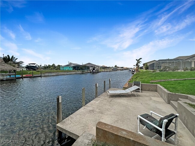 Building Photo - 4530 SW 10th Ave