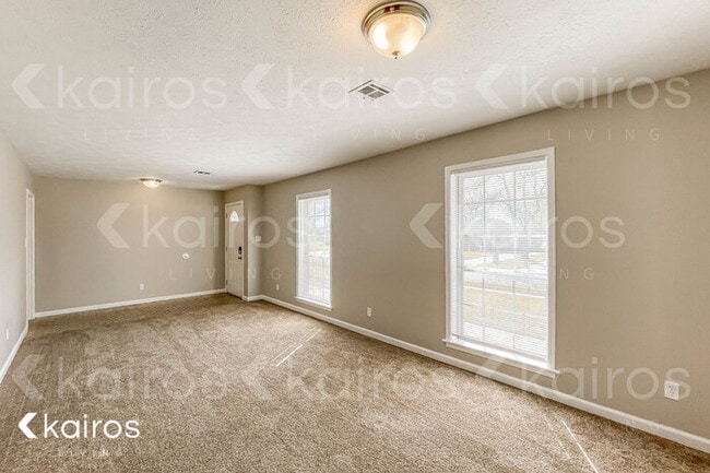 Building Photo - 2073 Edinburgh Dr