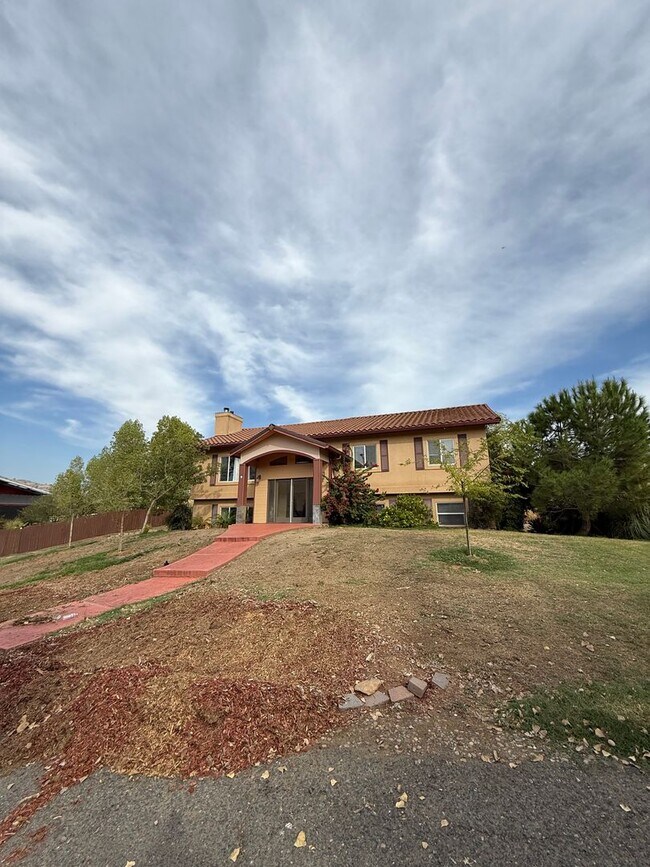 Foto del edificio - Huge 5 bedroom Home in Scenic Setting