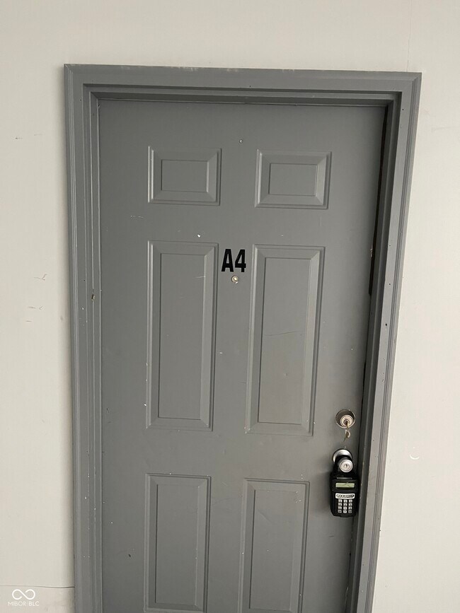 Foto del edificio - 7944 E 49th St