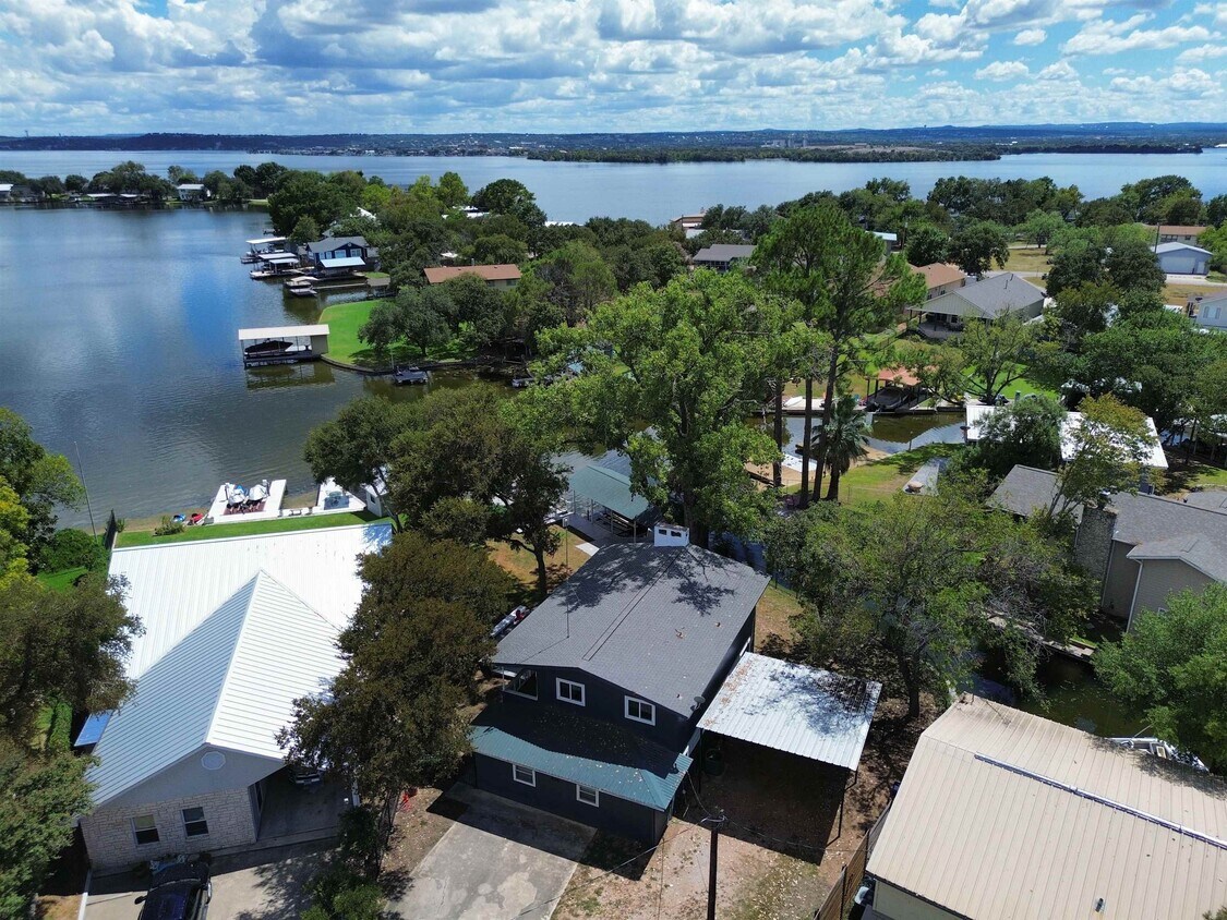 Foto principal - 614 E Briarway Dr