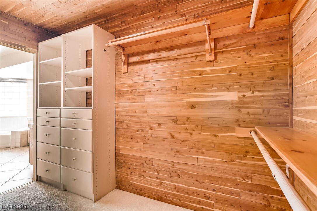 Foto del edificio - 2021 Silverton Dr