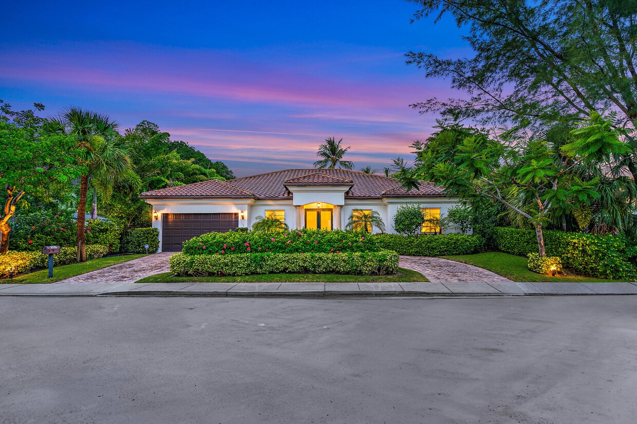 Primary Photo - 107 Gregory Pl