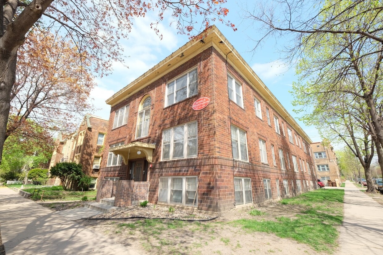 Girard Apartments Rentals in Minneapolis at 3253 Girard Ave S