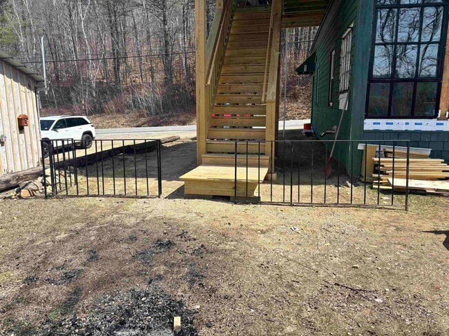 Building Photo - 615 Bean Rd