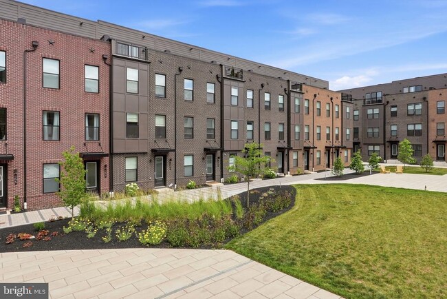 Building Photo - 153 Locke St